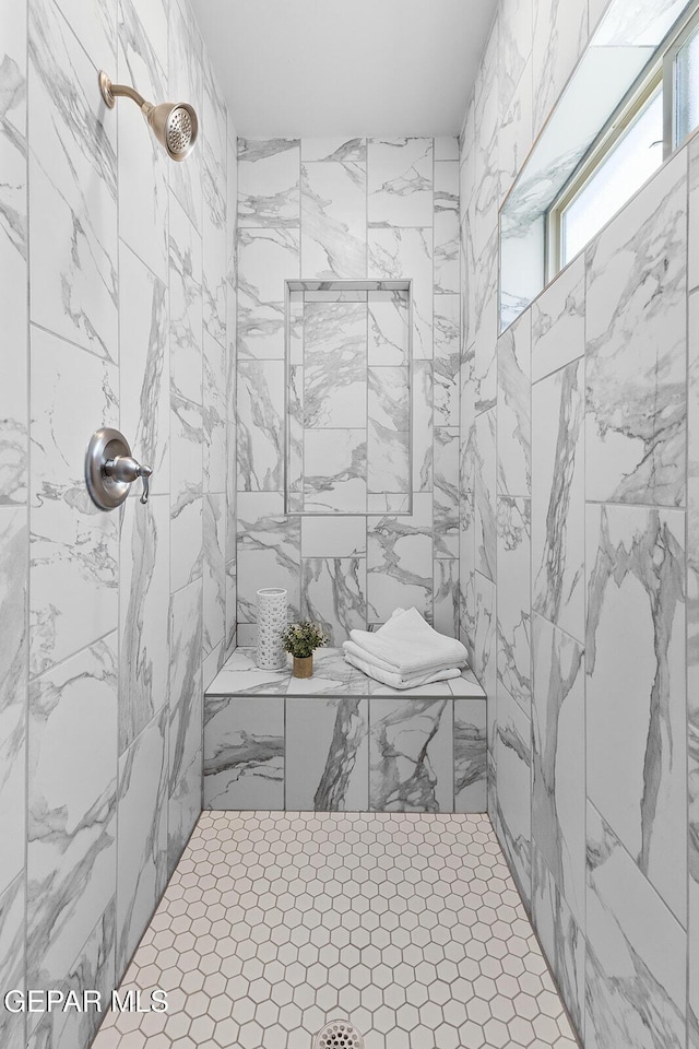 bathroom featuring a tile shower