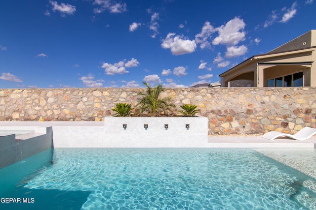 view of swimming pool