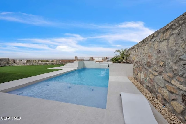 view of pool with pool water feature and a lawn