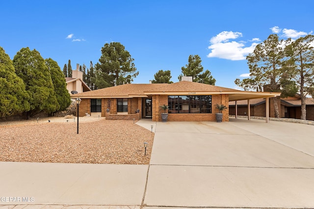 view of front facade with a carport