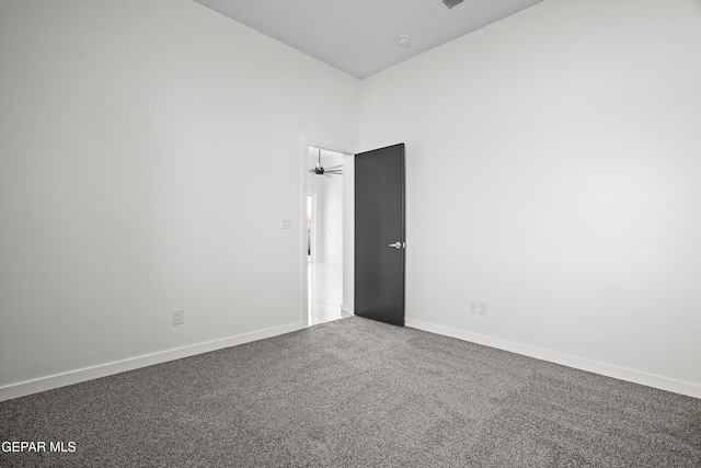 carpeted empty room featuring ceiling fan