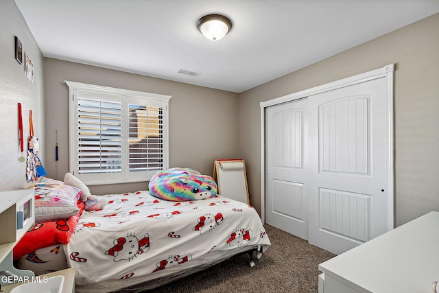 7828 Enchanted View Dr, El Paso, TX 79911 - carpeted bedroom featuring a closet