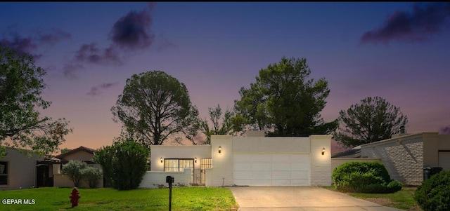 view of front facade featuring a yard and a garage