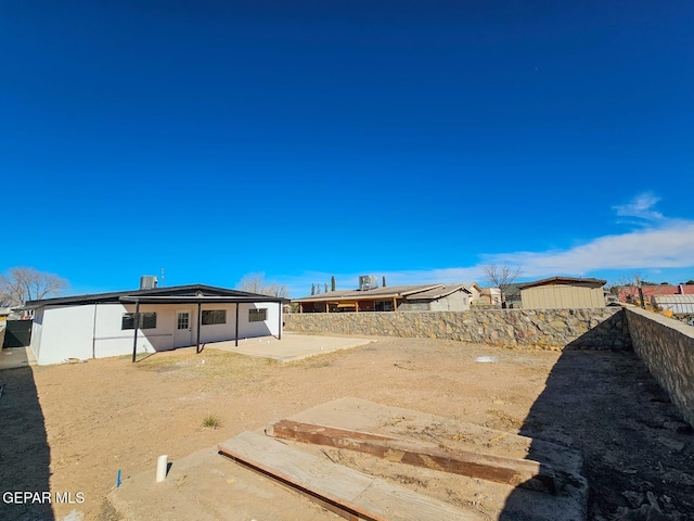 view of yard featuring a patio