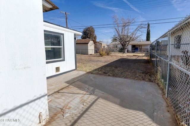 view of yard featuring a patio area