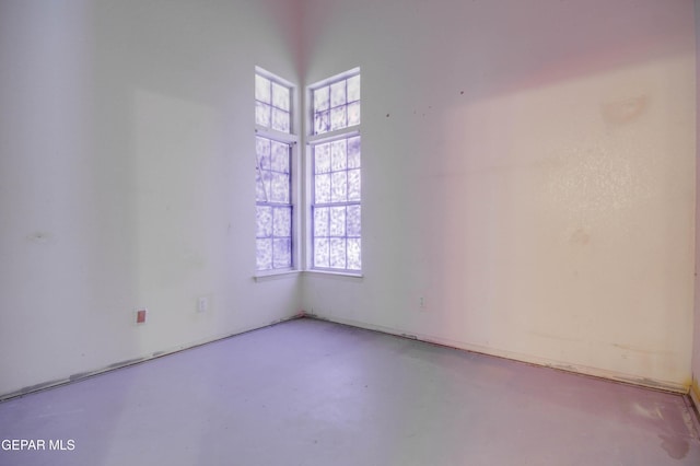 spare room featuring concrete flooring