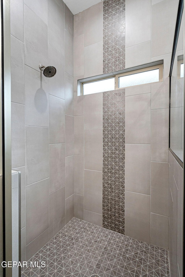 bathroom featuring tiled shower