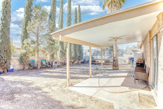 view of patio featuring a fenced backyard and ceiling fan