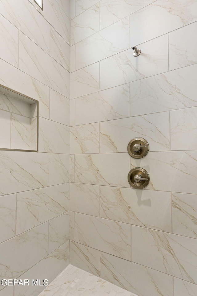 bathroom featuring tiled shower