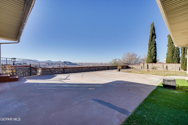 view of yard with a patio area