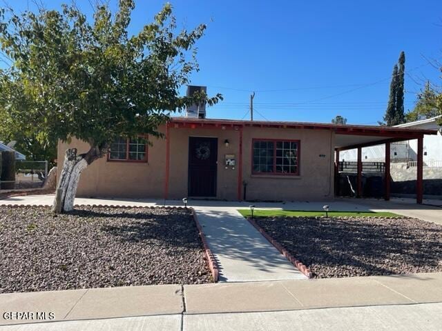 view of front of property featuring a carport