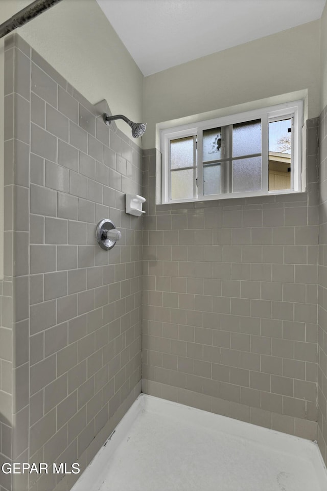 bathroom featuring tiled shower