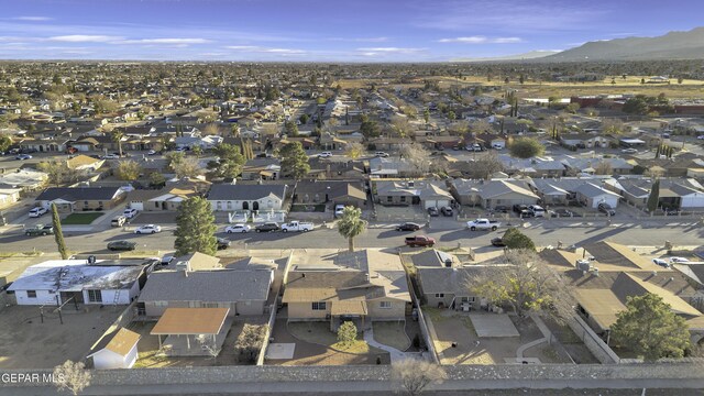 birds eye view of property featuring a mountain view