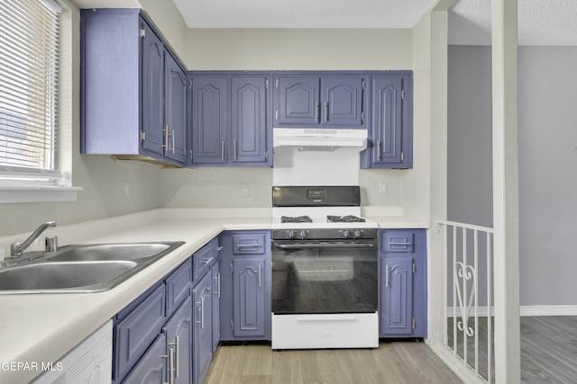 kitchen featuring blue cabinets, sink, white gas range oven, light hardwood / wood-style flooring, and a textured ceiling