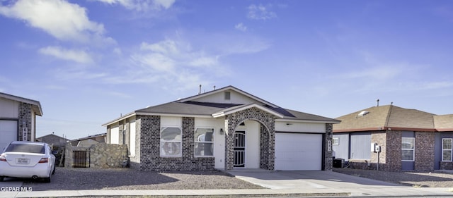 view of front facade featuring a garage