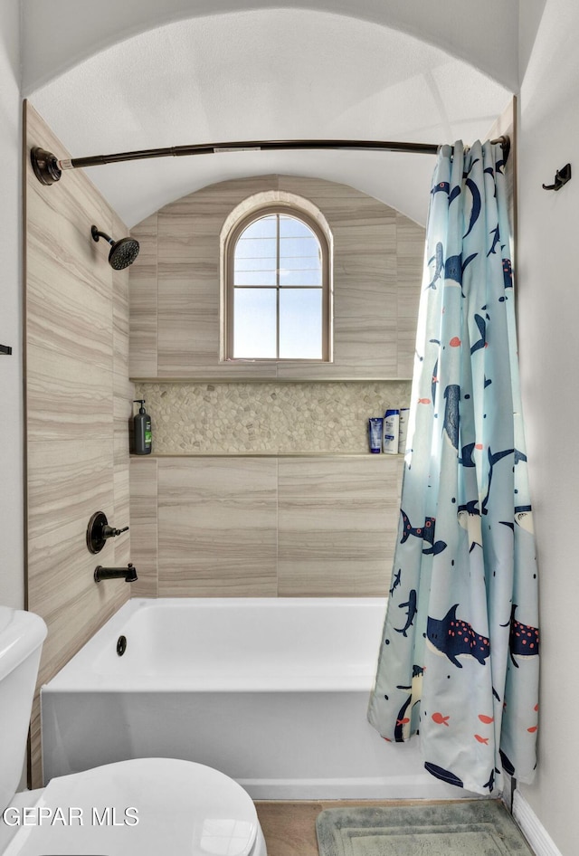 bathroom featuring shower / tub combo