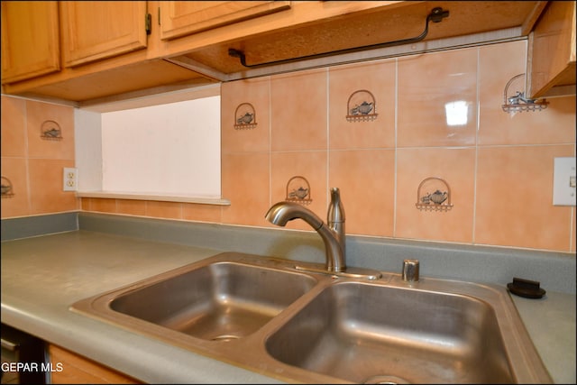 12560 Angie Bombach Ave, El Paso, TX 79928 - details featuring tasteful backsplash and sink