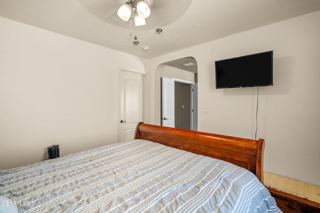 bedroom featuring ceiling fan