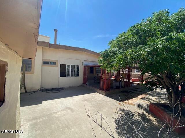 back of house featuring a patio