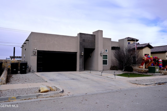 view of front facade featuring a garage