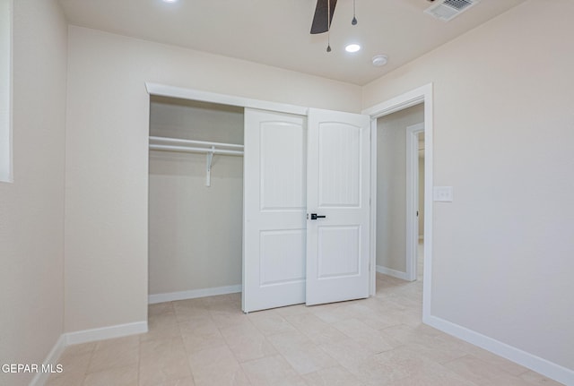 unfurnished bedroom featuring ceiling fan and a closet