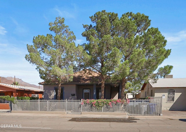 view of front of house