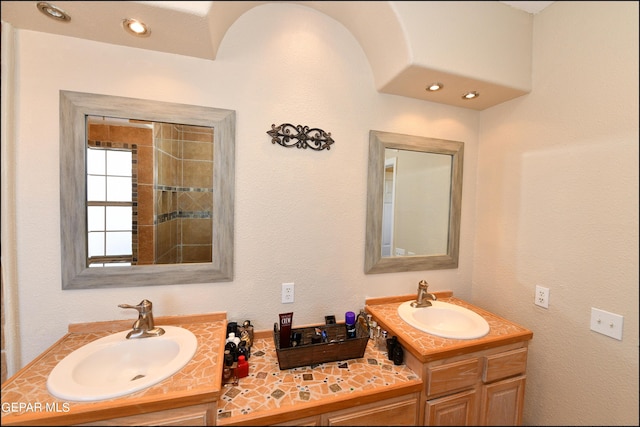 550 Shadow Willow Dr, El Paso, TX 79922 - bathroom featuring a tile shower and vanity