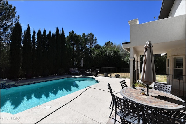 550 Shadow Willow Dr, El Paso, TX 79922 - view of swimming pool featuring a patio area