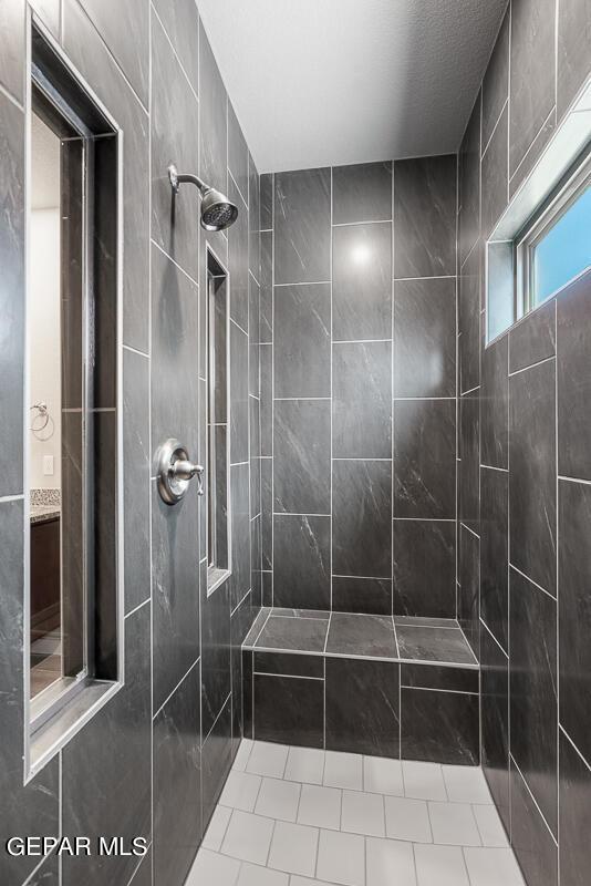 bathroom featuring tiled shower