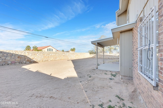 view of yard featuring a patio