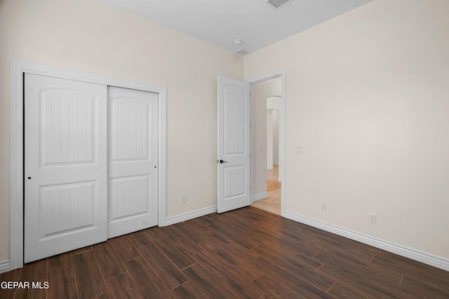 unfurnished bedroom featuring a closet