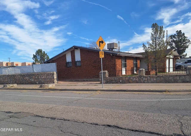 view of front of property