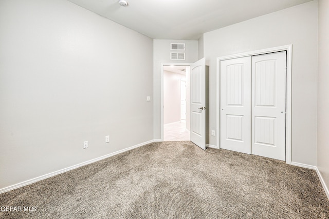 unfurnished bedroom with carpet flooring and a closet