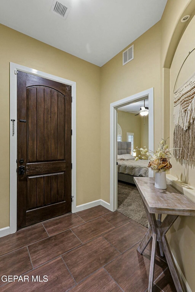 foyer featuring ceiling fan