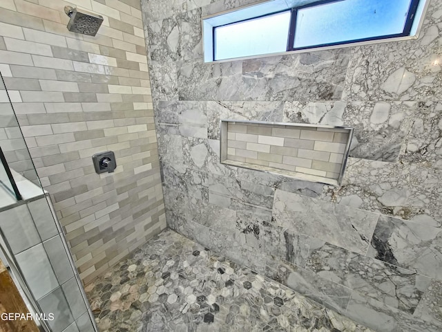 bathroom featuring tiled shower