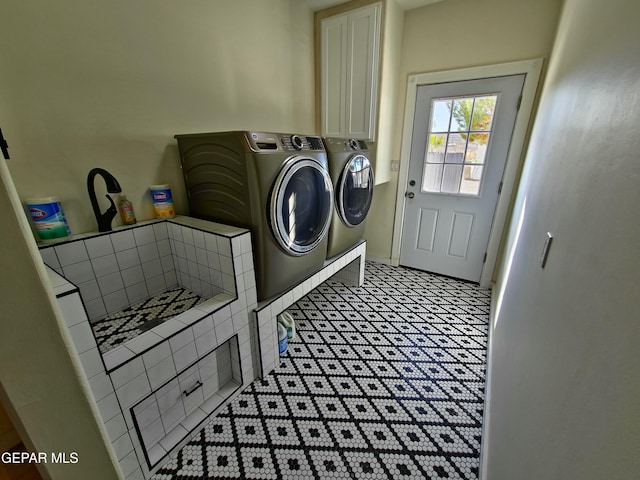 laundry room featuring cabinets and washing machine and clothes dryer