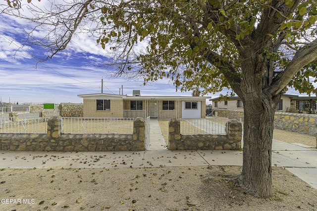 view of front of house