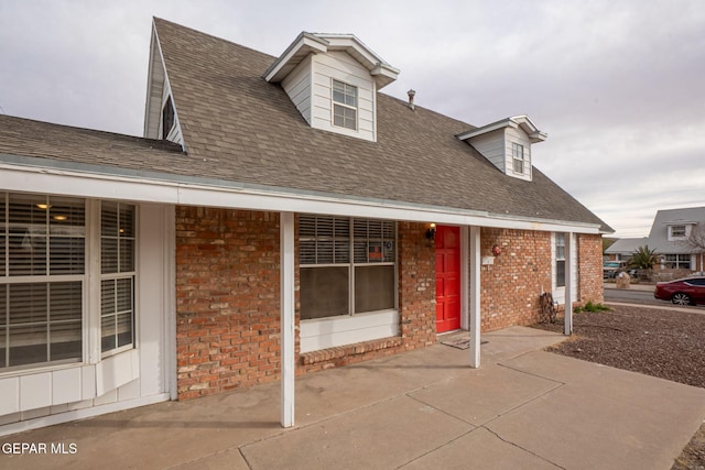 view of front of property