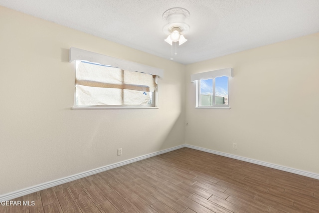 empty room featuring ceiling fan and a textured ceiling