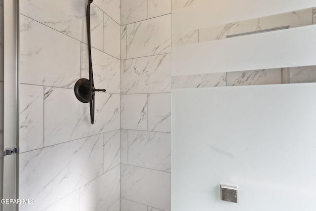 interior details with a tile shower