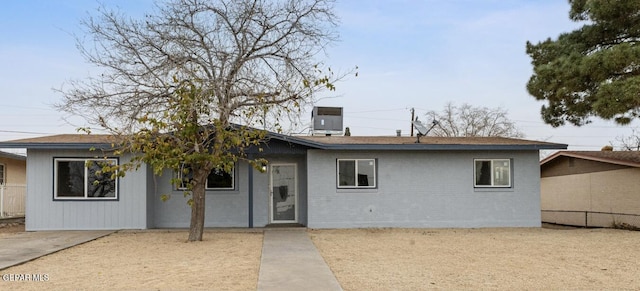 view of front facade featuring cooling unit and a carport