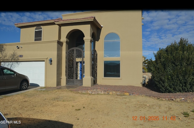 view of front facade with a garage