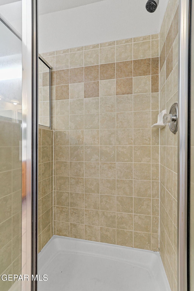 bathroom featuring tiled shower