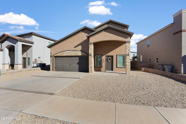 view of front facade featuring a garage