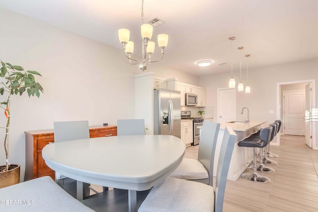 dining space featuring sink and an inviting chandelier