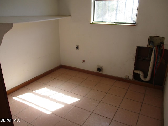 laundry room featuring hookup for an electric dryer, light tile patterned floors, and gas dryer hookup