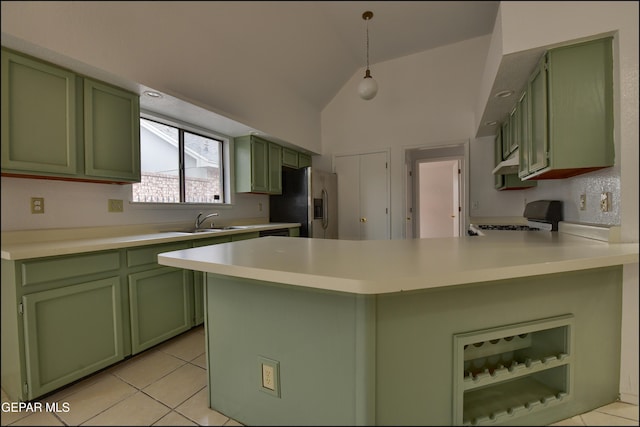kitchen featuring sink, green cabinetry, white range with gas cooktop, stainless steel fridge with ice dispenser, and kitchen peninsula