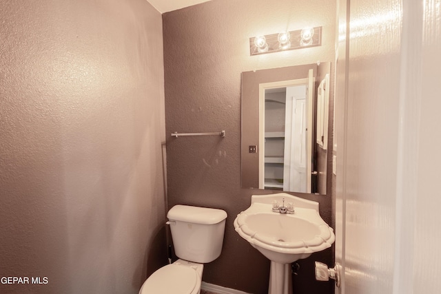 bathroom featuring toilet and sink