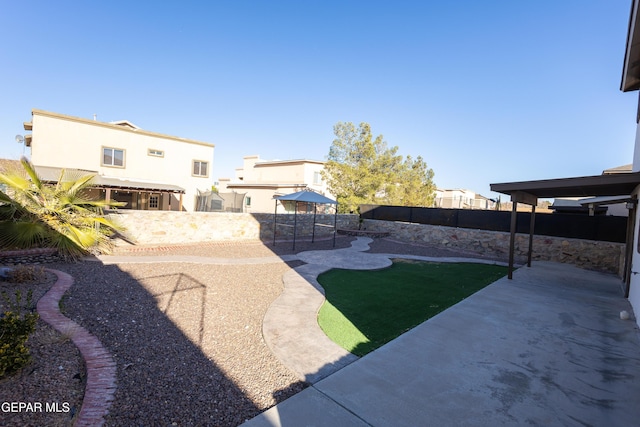 view of yard featuring a patio