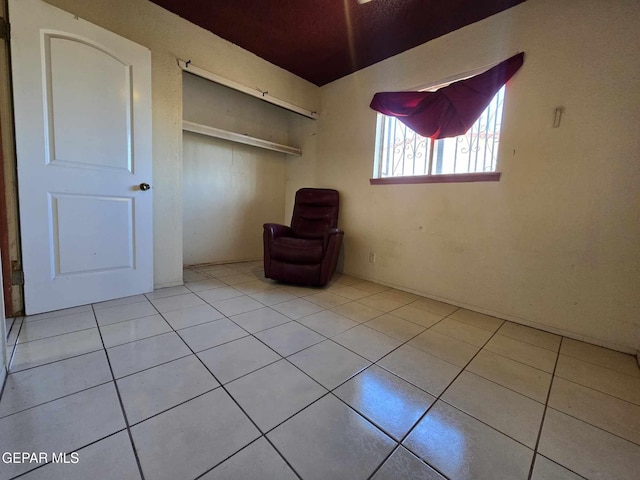 unfurnished room featuring light tile patterned floors